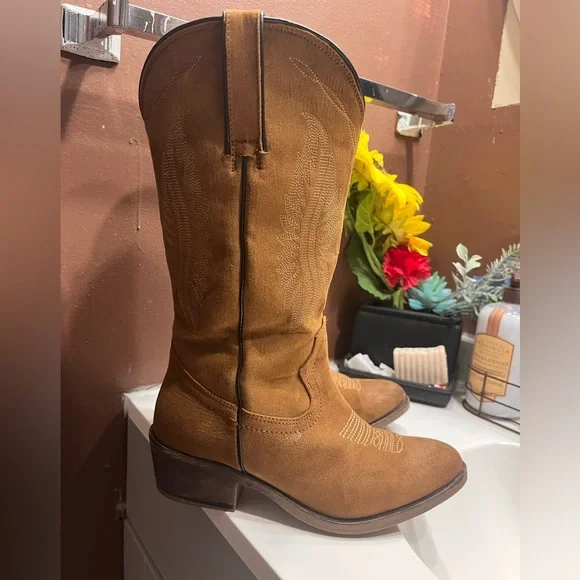 Women’s suede Brown Cowboy 🤠 Boots SIZE 8.5 - Picture 2 of 5